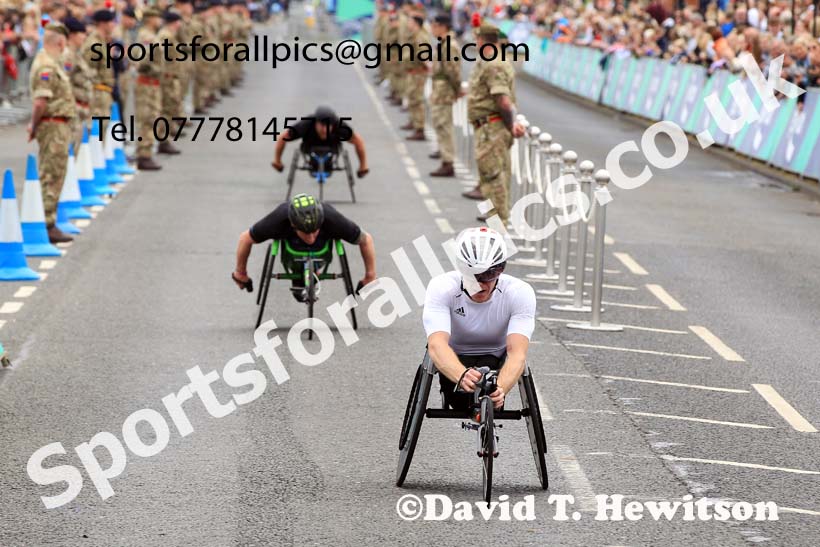 Mens wheelchair 2022 Great North Run. Photo: David T. Hewitson/Sports for All Pics